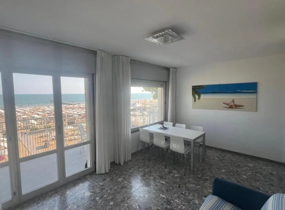 Apartment Appartamento Frontemare Lido di Jesolo